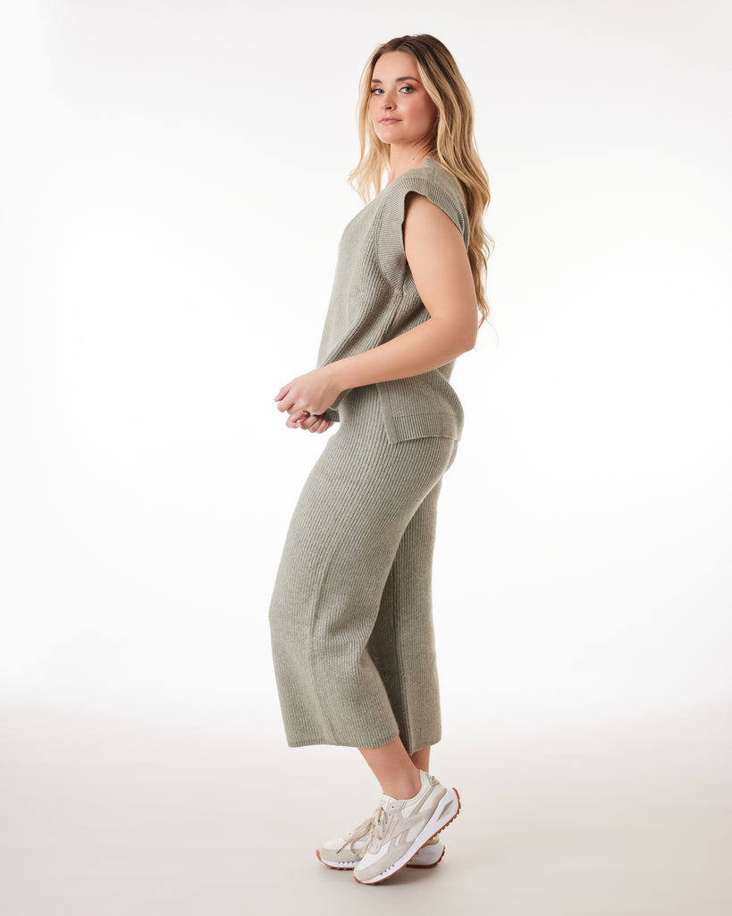 Woman in green, cropped, ribbed lounge pants
