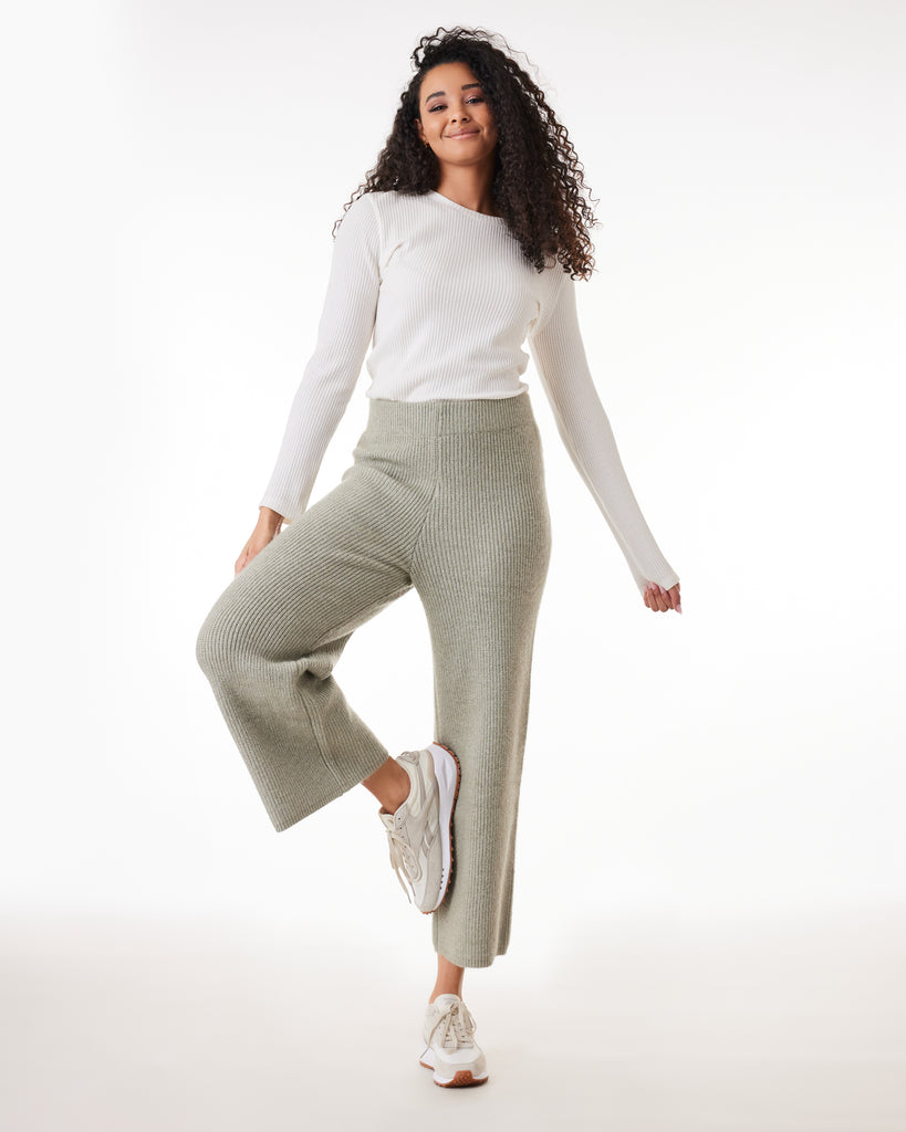 Woman in green, cropped, ribbed lounge pants